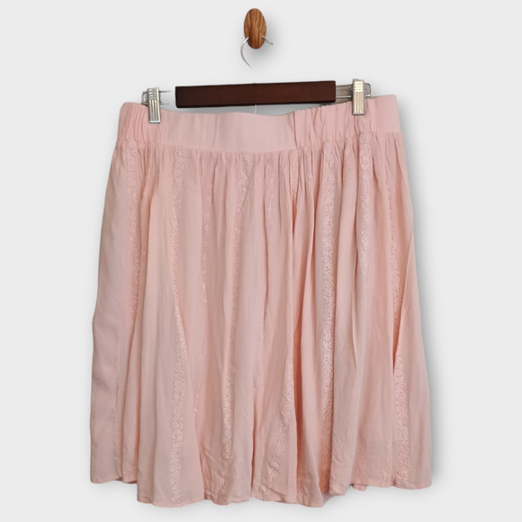 Torrid Skirt Womens 0 Pink Embroidered Pull on Short Gauze Skater Skirt Romantic - Picture 2 of 6